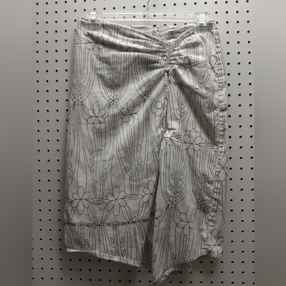 * Blk and White Skirt - Picture 1 of 3